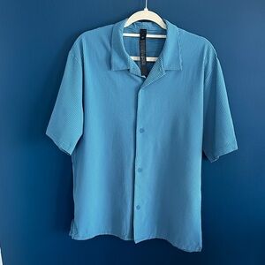 Men's Lululemon Short Sleeve Button-Up Shirt
